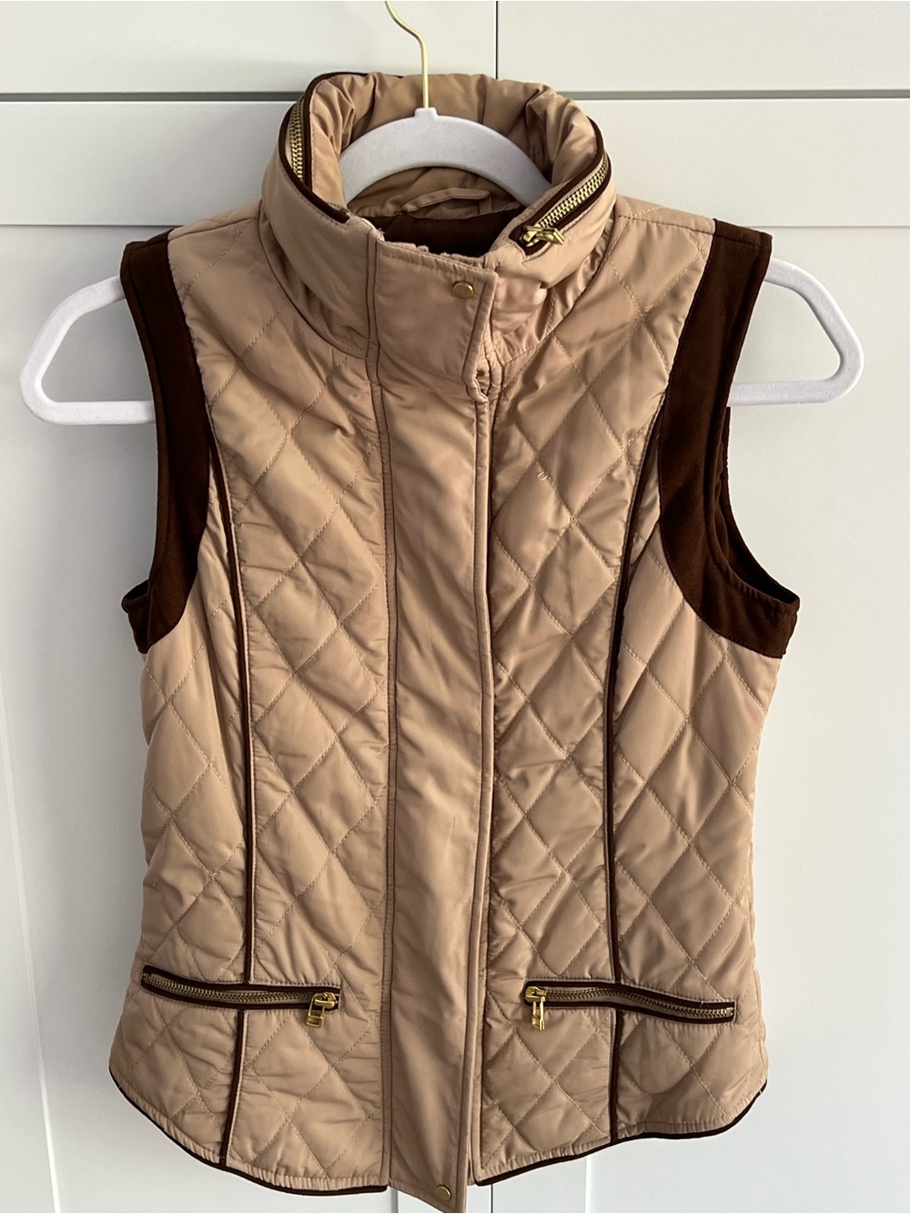 ZARA Women’s Quilted Sleeveless Vest - Beige with Brown Trim in XS